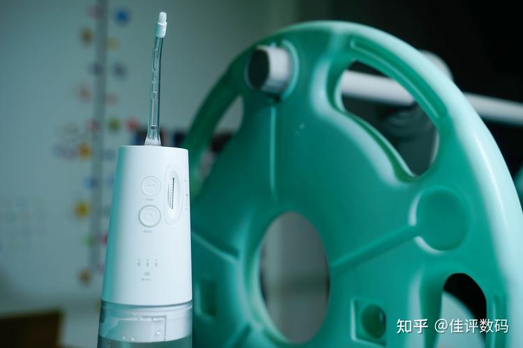 牙结石大部分人都有,怎样清理却很多人不知道,试试这款冲牙器